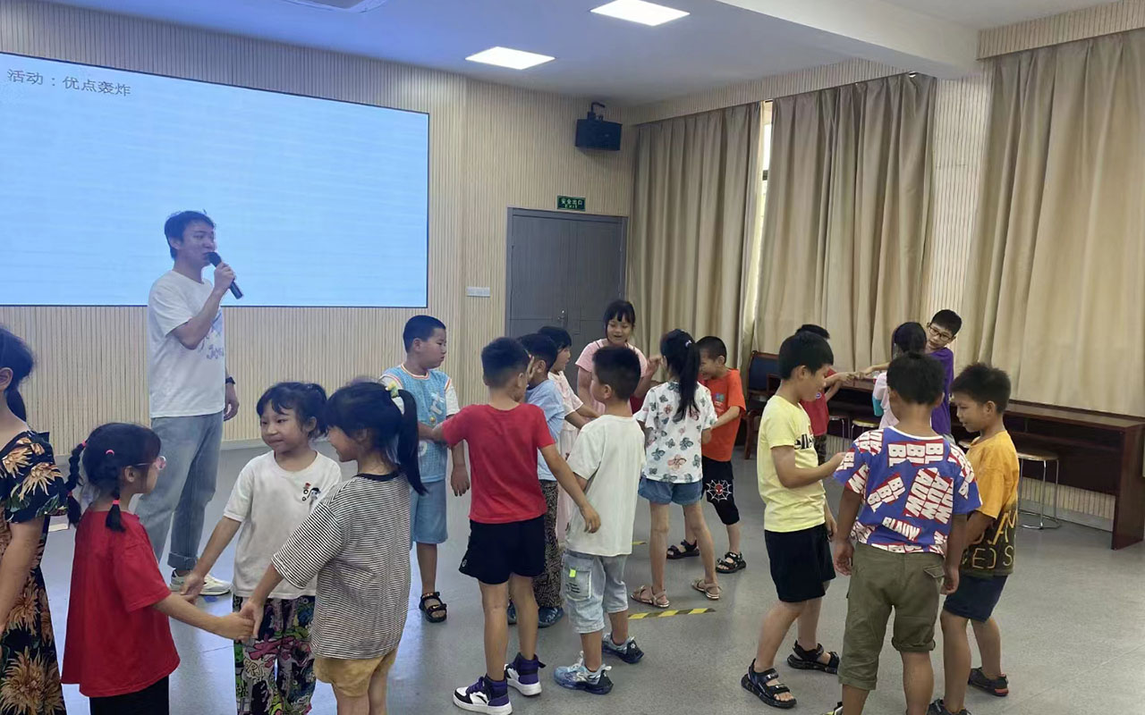 理塘龙观乡中心学校